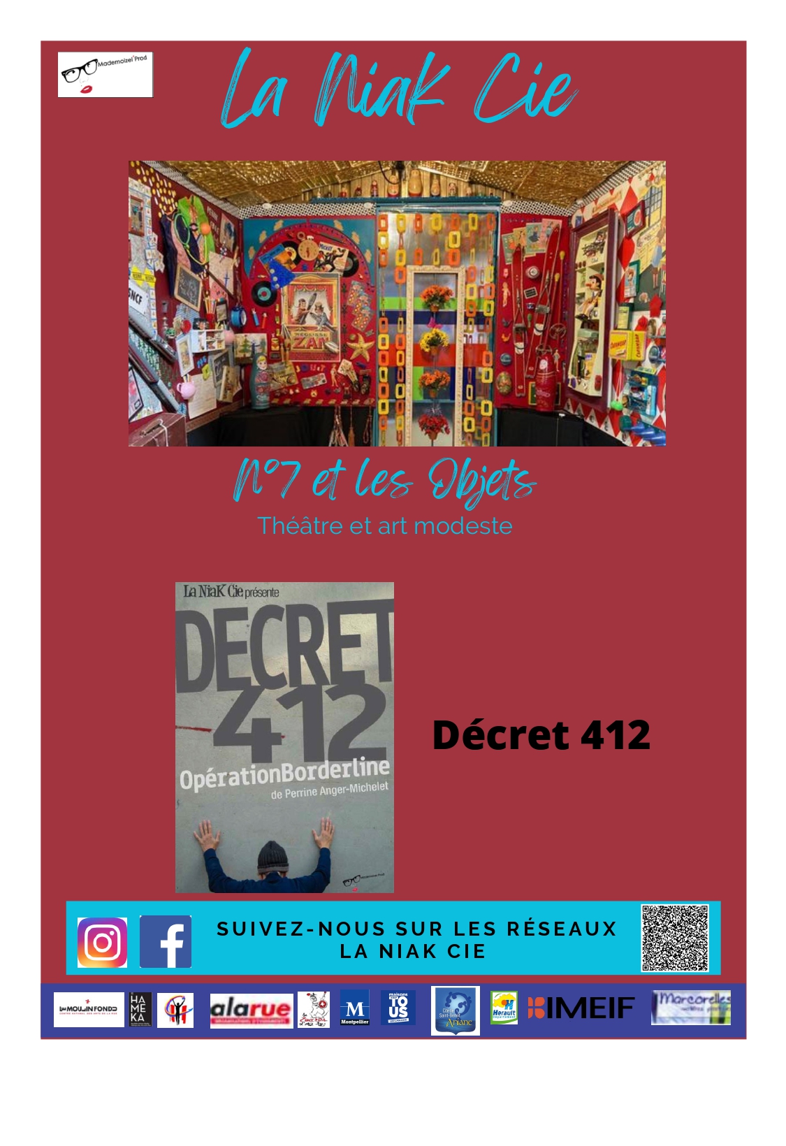 Photo de l'intérieur du mini-musée et affiche du spectacle D412