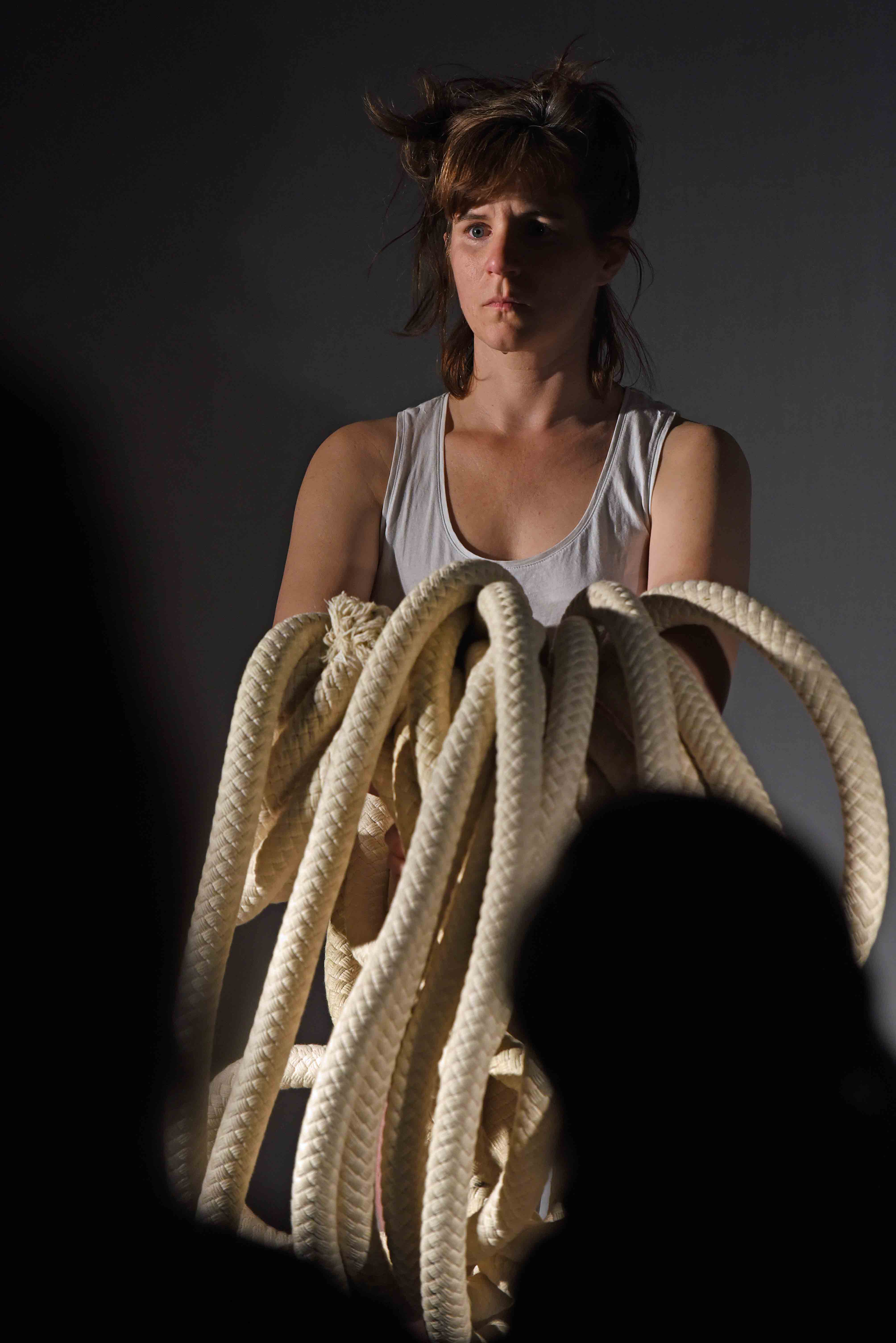 Elsa Caillat acrobate aérienne/artiste de cirque/comédienne