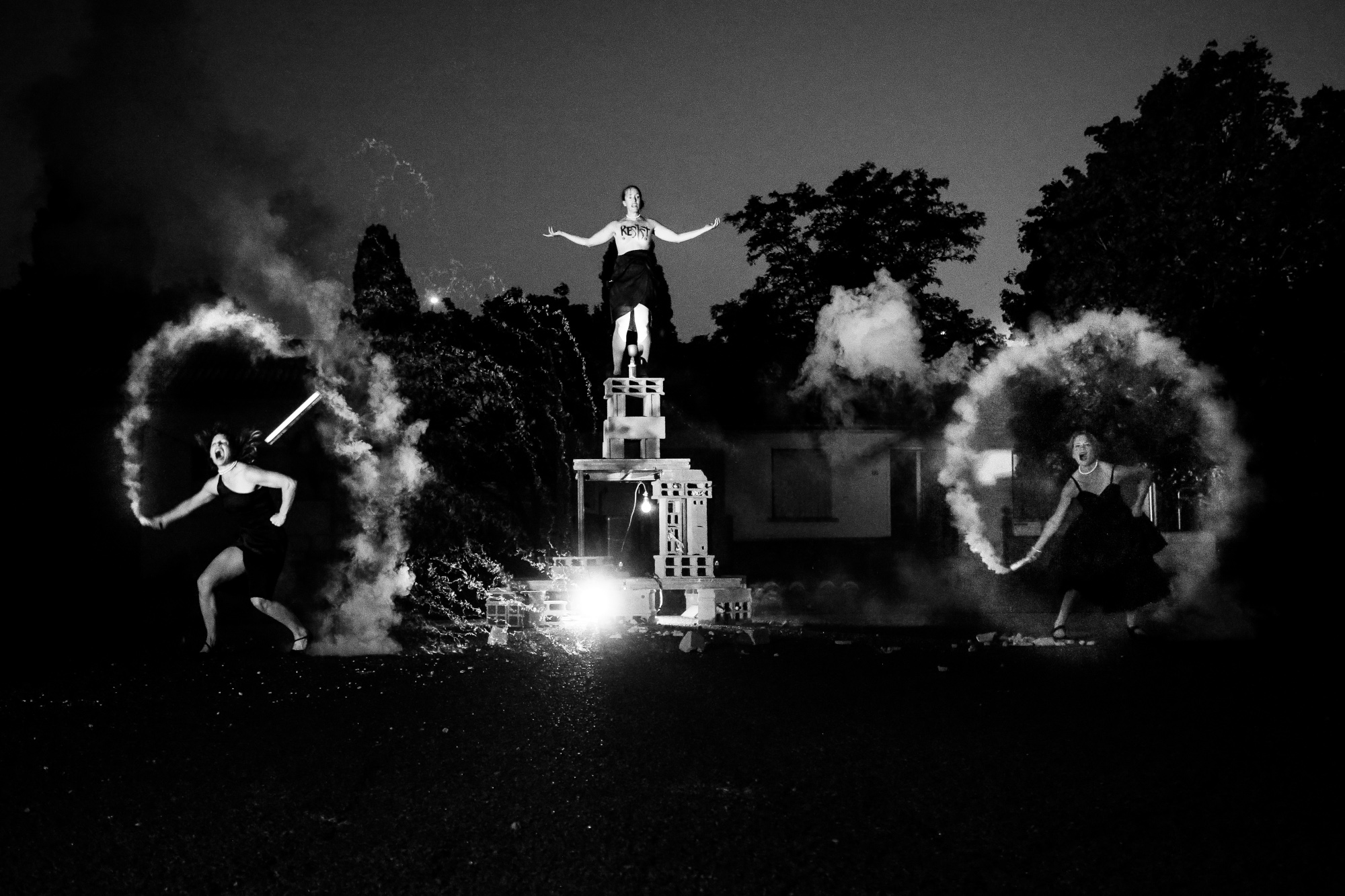 Sofia Antoine, Laura Terrancle et Tiina Lehtimäki dans "Liesse(s)" création 2021 de Yaëlle Antoine / La Compagnie d'Elles