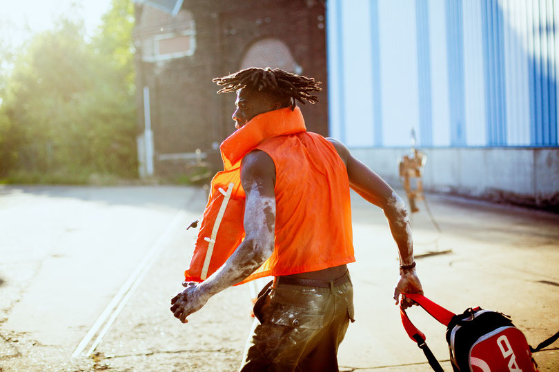 A Taille Humaine - Cie Délit de Façade
