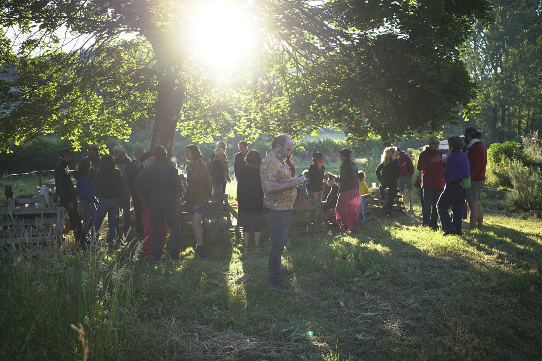 Petit déjeuner - rencontre public/artistes à la fin d'une représentation de À VENIR - Titre Posthume au lever du jour