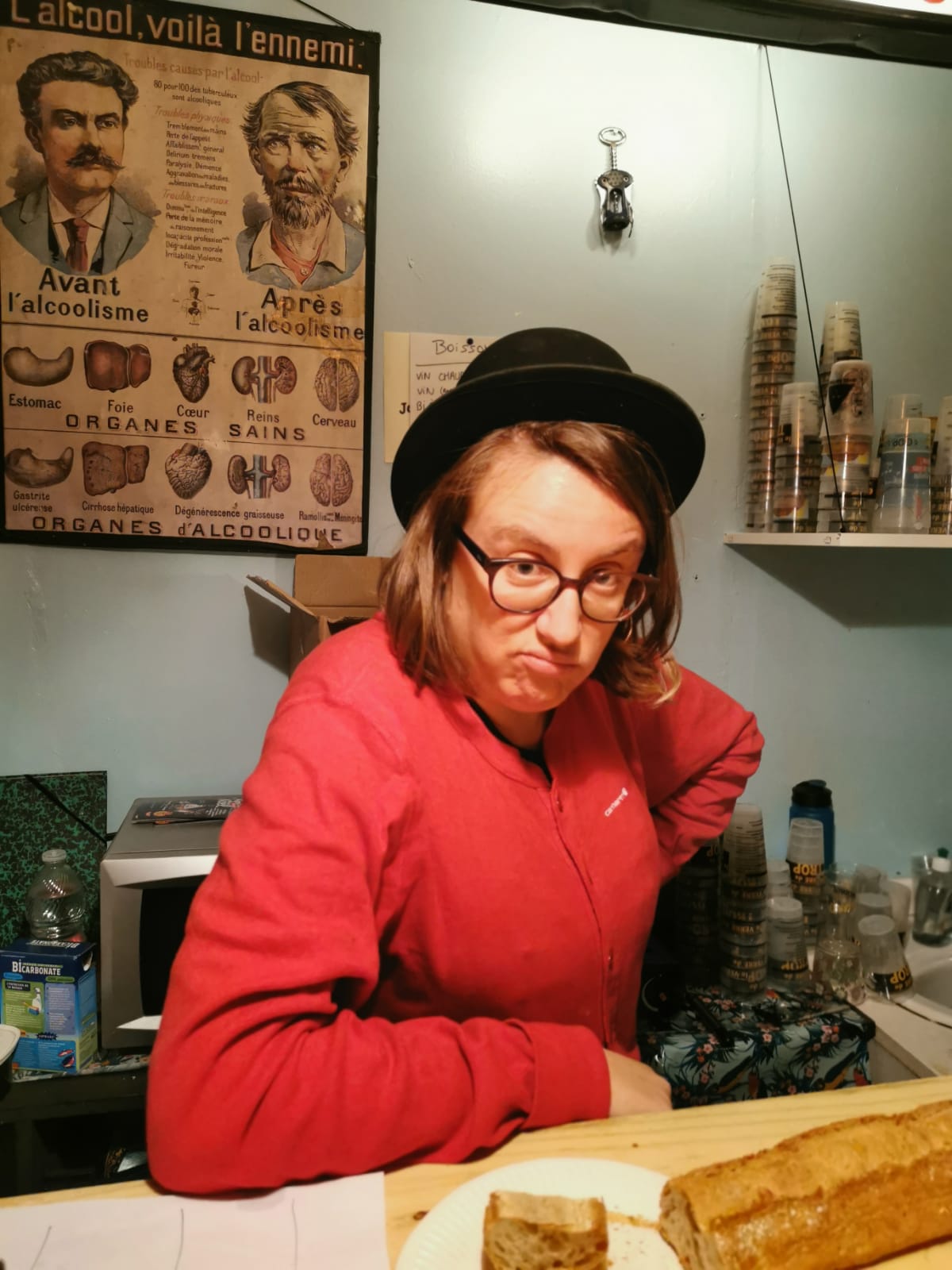 une dictatrice du collectif de dictature de la salle bête